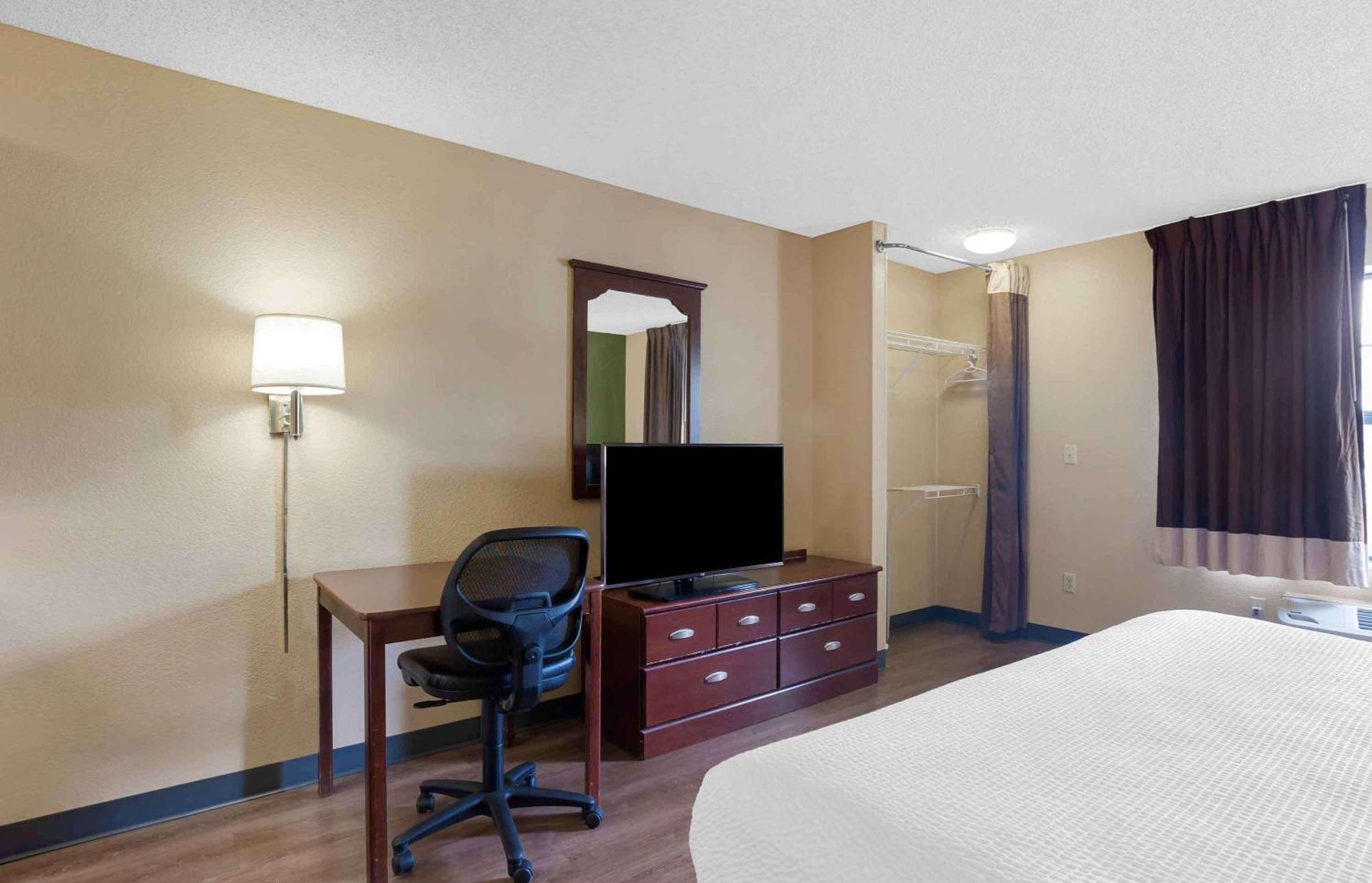 Extended America - - Arboretum Hotel