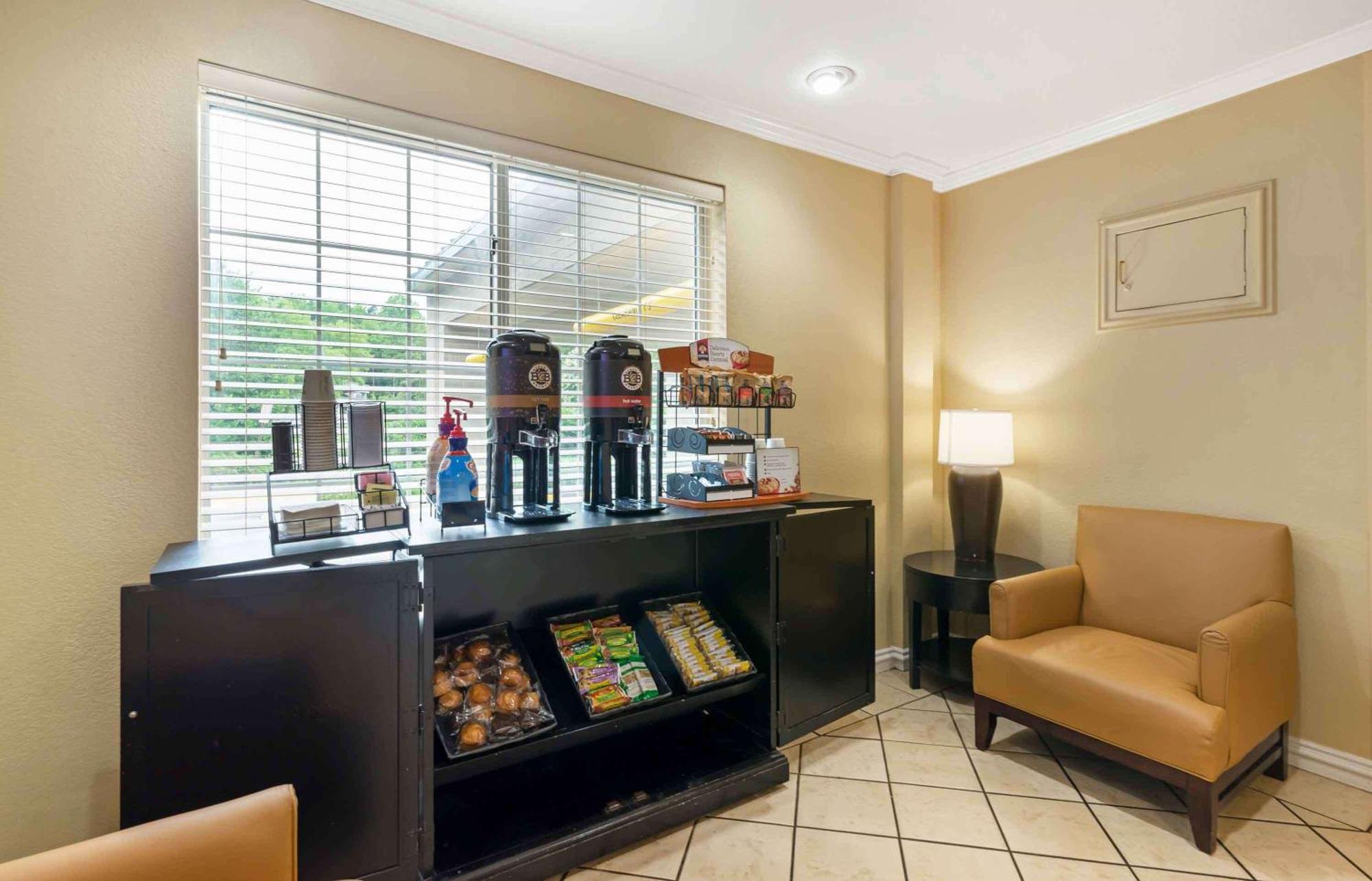 Extended America - - Arboretum Hotel