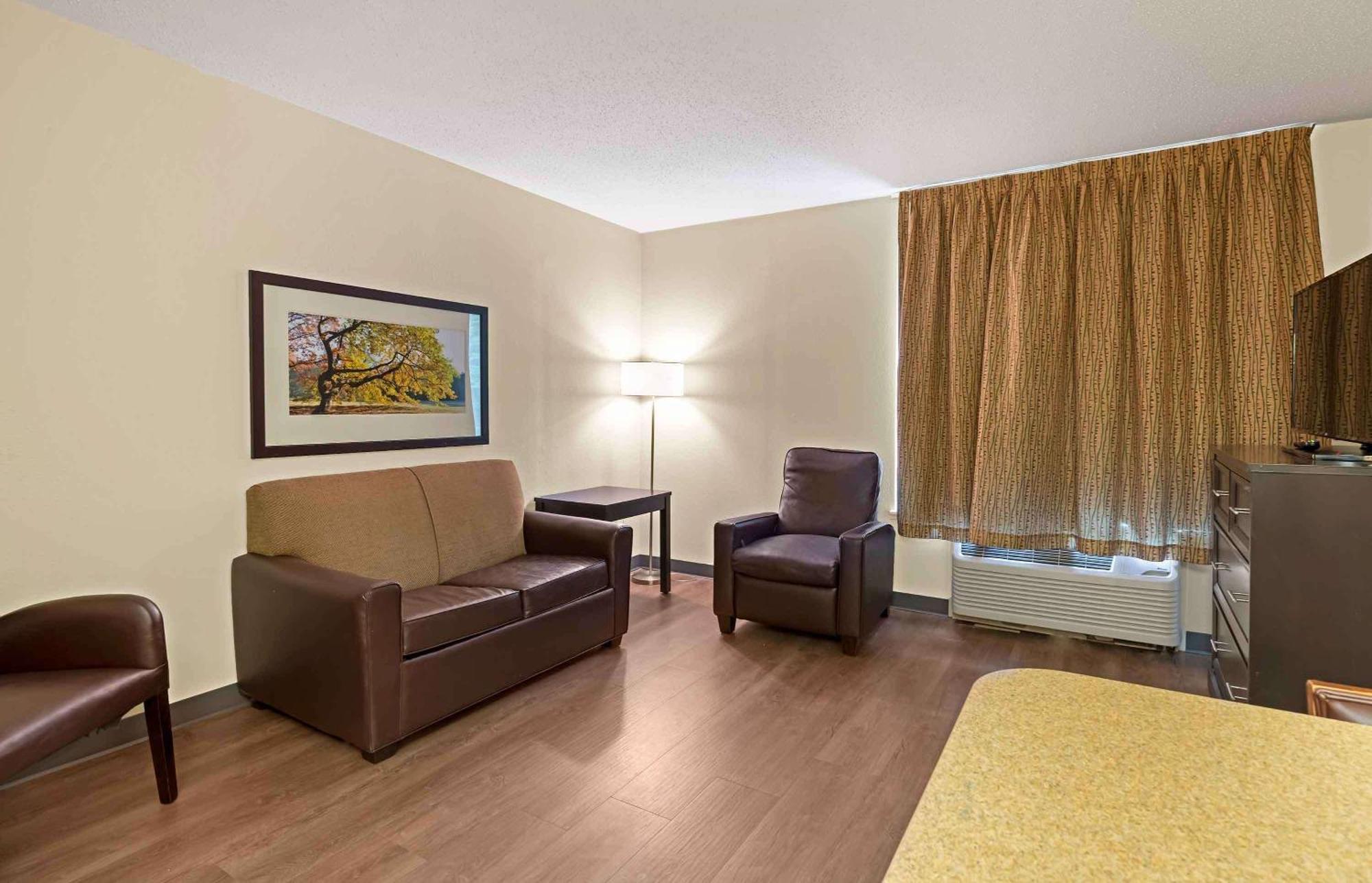 Extended America - - Arboretum Hotel