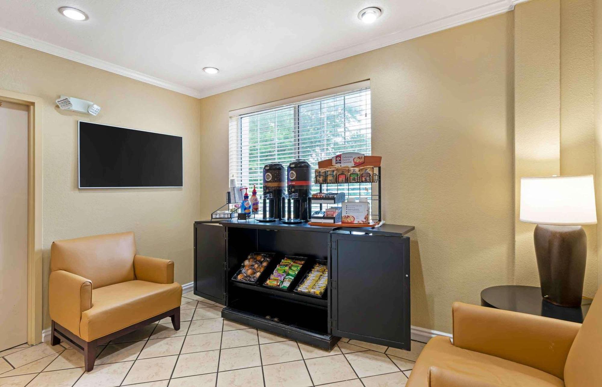 Extended America - - Arboretum 2* North Chesterfield